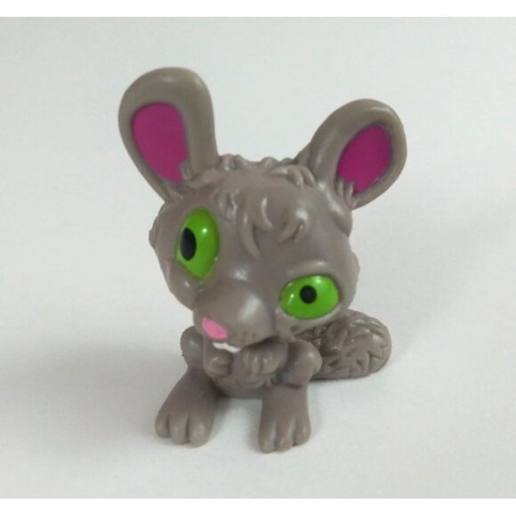 The Ugglys Pet Shop Series 1 Hairiest Gray Cheesy Chinchilla - Picture 1 of 6